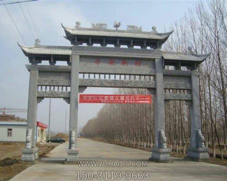 三間四柱仿古牌樓，青石村口入村牌坊雕塑