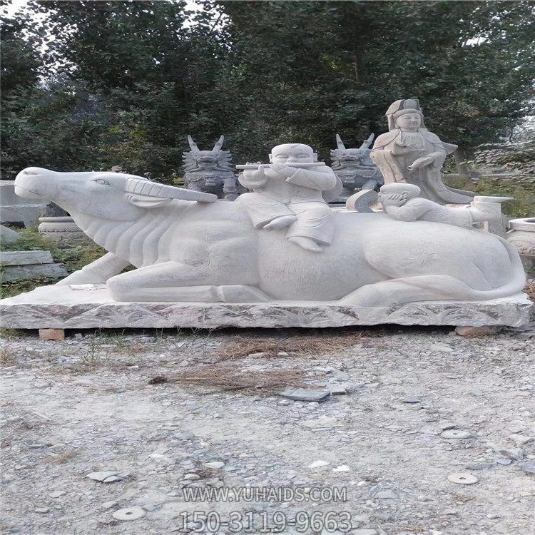 漢白玉牧童騎牛石雕，臥地上的水牛雕塑