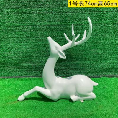 白色的梅花鹿，臥姿，仰頭，可上色