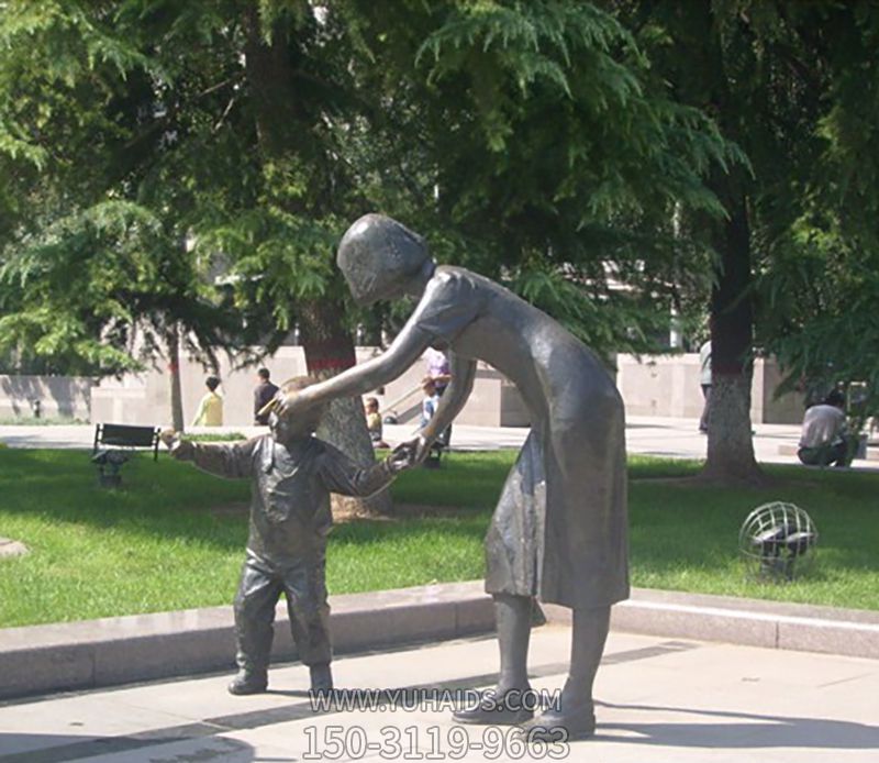 公園戶外小孩學(xué)走路成長(zhǎng)銅雕兒童雕塑