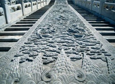 寺廟臺階大型石浮雕，祥云、龍石刻浮雕