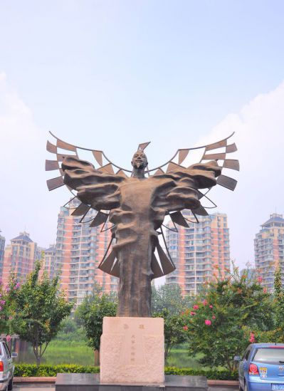 定制鎏金魯班銅雕像需要多少錢(qián)？