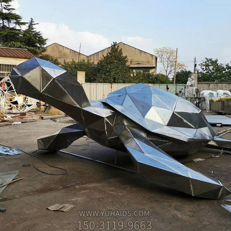 不銹鋼鏡面幾何大型烏龜?shù)袼?>
                                <h2>不銹鋼鏡面幾何大型烏龜?shù)袼?參數(shù)說明</h2>
                                                                        <table>
                                      <tr>
                                        <th>產(chǎn)品標(biāo)題</th>
                                        <td>不銹鋼鏡面幾何大型烏龜?shù)袼?/td>
                                      </tr>
                                      <tr>
                                        <th>發(fā)布時間</th>
                                        <td>2023-06-08 09:58</td>
                                      </tr>
                                      <tr>
                                        <th>價(jià)格</th>
                                        <td><span>電話咨詢</td>
                                      </tr>
                                                                              <tr>
                                          <th>制作材質(zhì)</th>
                                          <td>不銹鋼</td>
                                        </tr>
                                                                          </table>
                                <h2>不銹鋼鏡面幾何大型烏龜?shù)袼?詳細(xì)說明</h2>
                                <p>玉海雕塑是一家綜合性的雕塑公司，擁有多款不銹鋼鏡面幾何大型烏龜?shù)袼苣Ｐ?，可加工定制多種不銹鋼鏡面幾何大型烏龜?shù)袼埽С植馁|(zhì)、樣式、風(fēng)格、尺寸大小等方面的調(diào)整修改定制。我們所加工制作的不銹鋼鏡面幾何大型烏龜?shù)袼苜|(zhì)優(yōu)價(jià)廉，遍布全國多個省市地區(qū)，想要了解更多案例圖片，請電話或微信咨詢。材質(zhì)、大小、樣式等都可以按需定制，還可根據(jù)您提供給的不銹鋼鏡面幾何大型烏龜?shù)袼軜訄D進(jìn)行制作！如有相關(guān)需求，歡迎致電（微信同號）：<span>150-3119-9663</span></p>
                                                                <div   class=