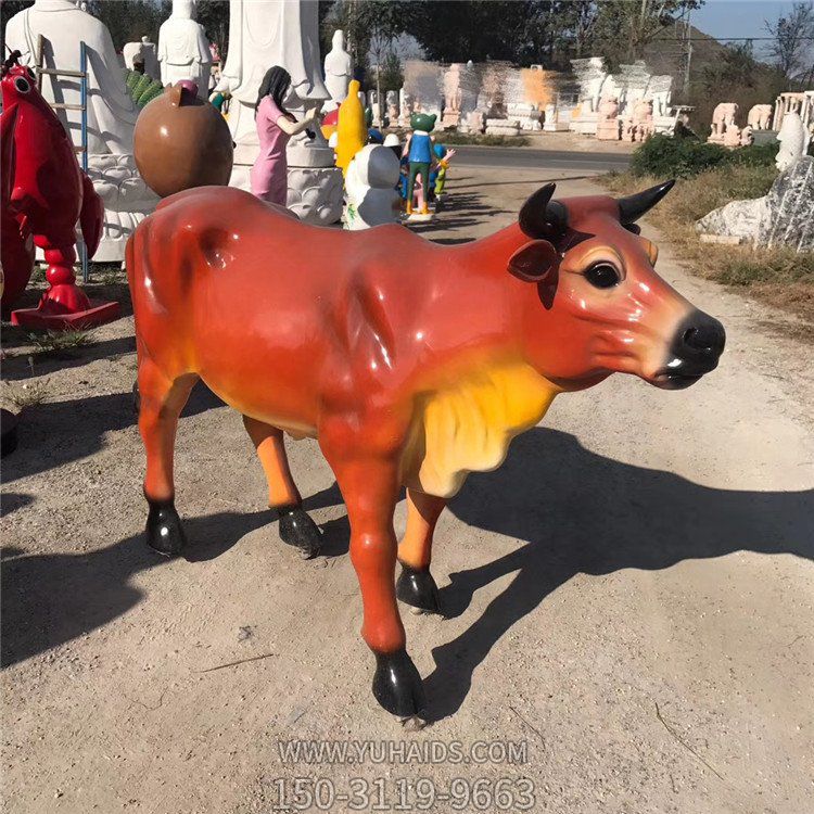 農(nóng)場室外擺放玻璃鋼黃牛動(dòng)物雕塑