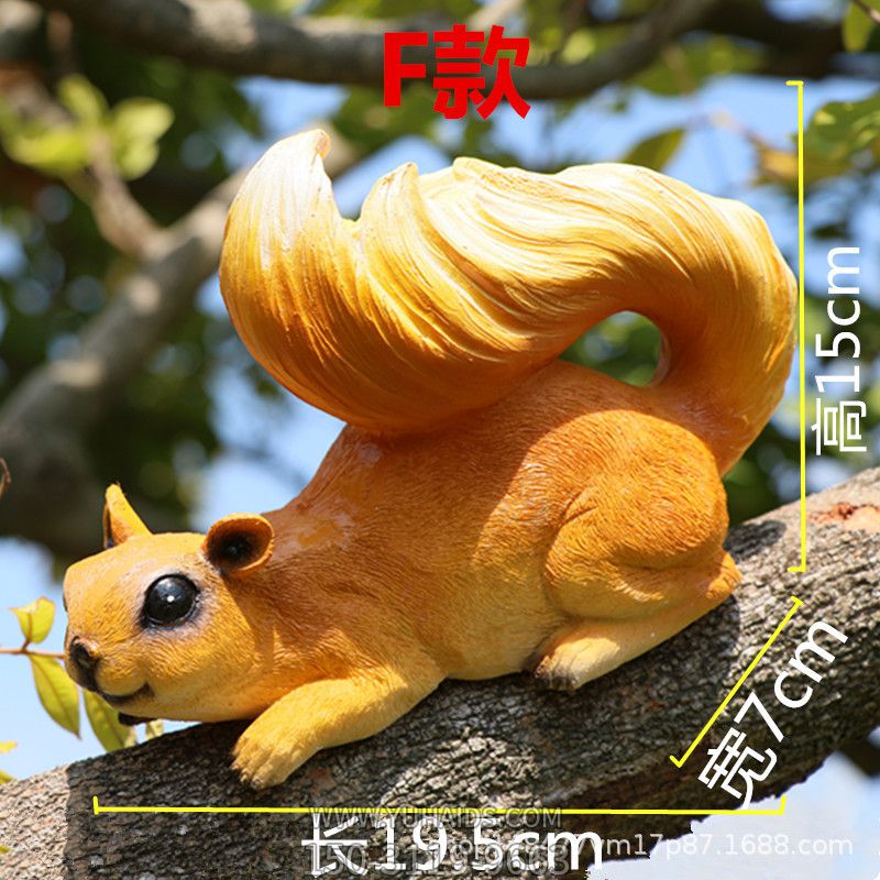 游樂(lè)場(chǎng)一只樹(shù)上玩耍的玻璃鋼松鼠雕塑 游樂(lè)場(chǎng)一只樹(shù)上玩耍的玻璃鋼松鼠雕塑