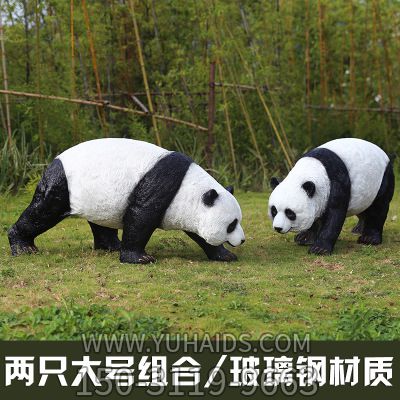 步行街外出游玩的兩只熊貓玻璃鋼雕塑